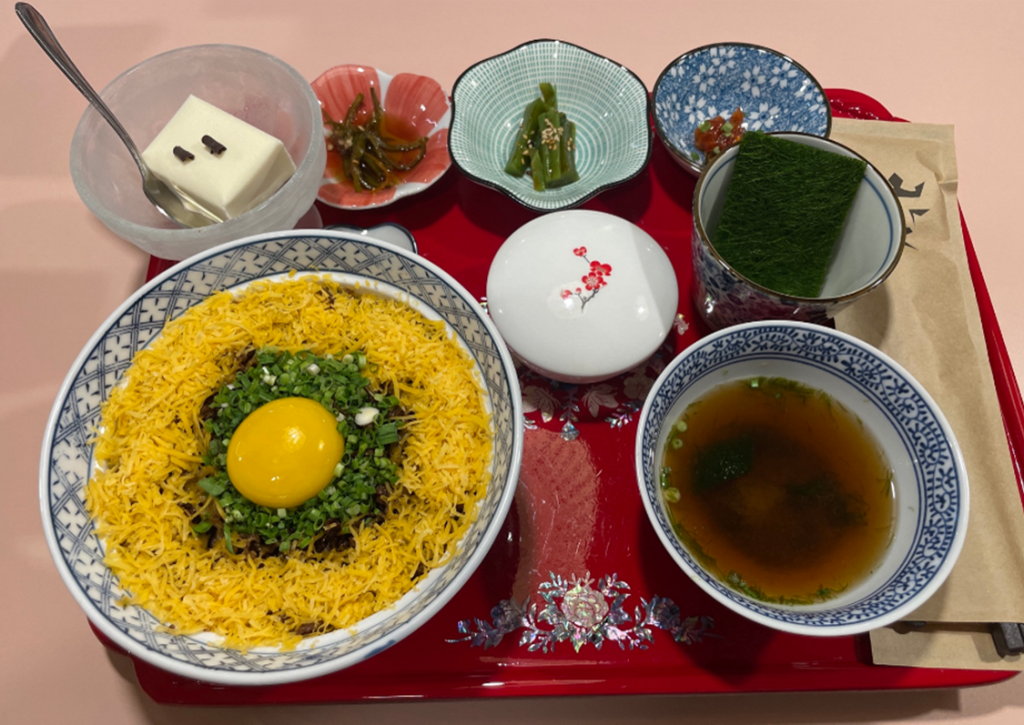 라이온식당 꽃등심덮밥